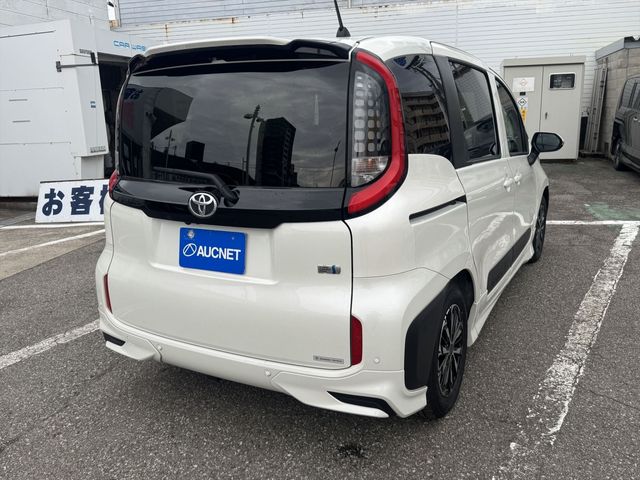 SIENTA HYBRID