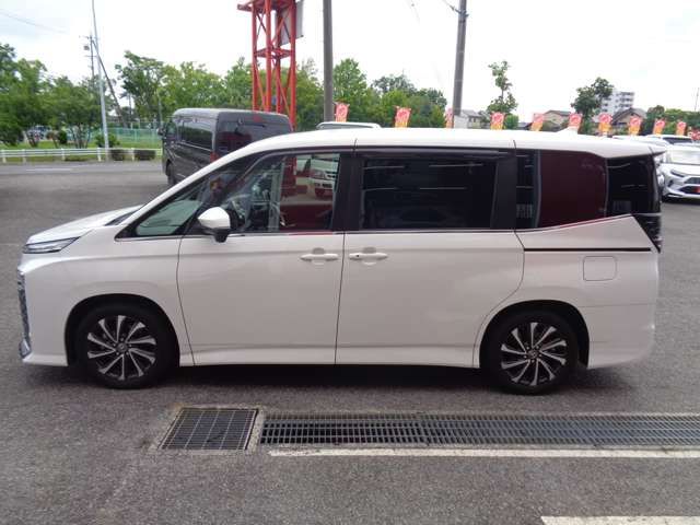 VOXY HYBRID