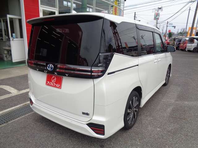VOXY HYBRID