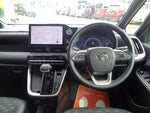 VOXY HYBRID