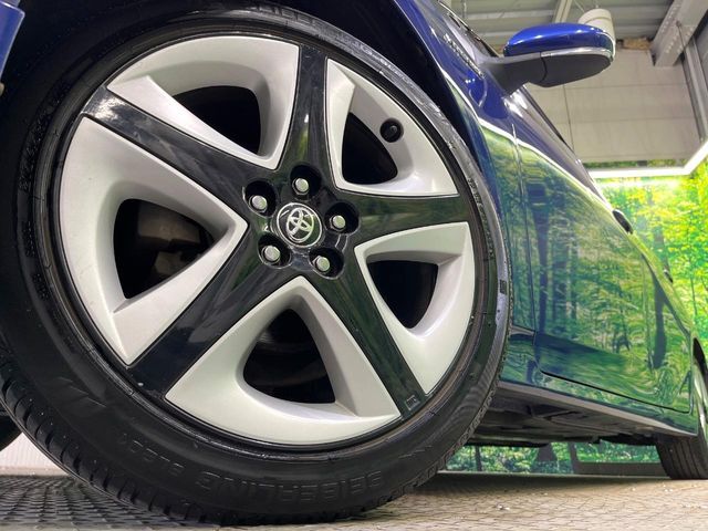 PRIUS 4WD