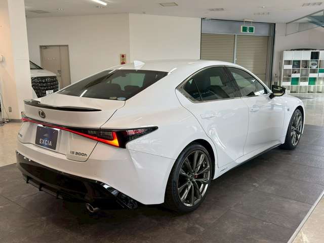LEXUS IS300h