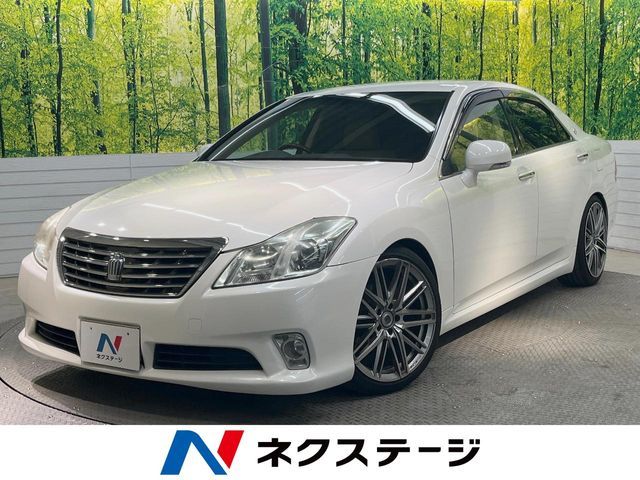 CROWN sedan