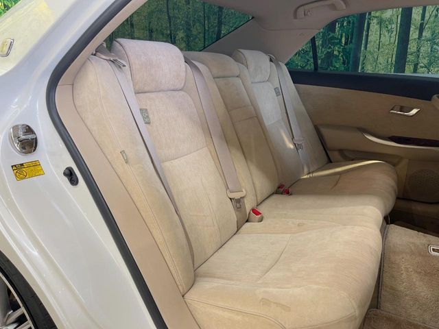 CROWN sedan