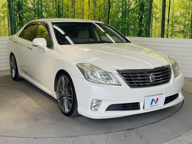 CROWN sedan