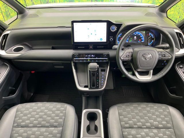 VOXY HYBRID