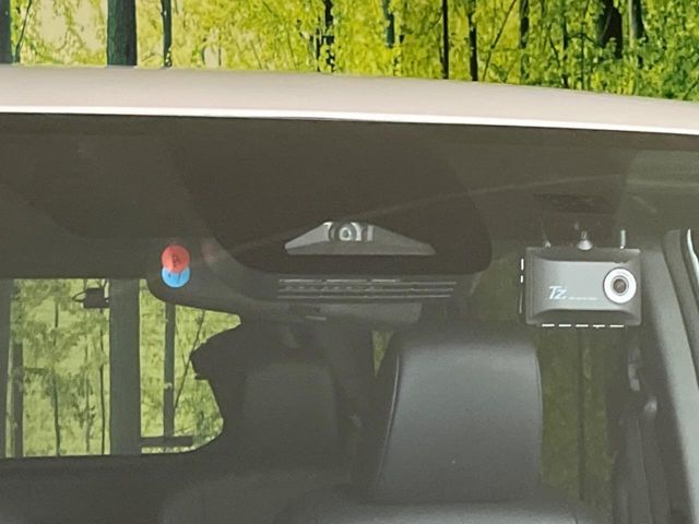 VOXY HYBRID
