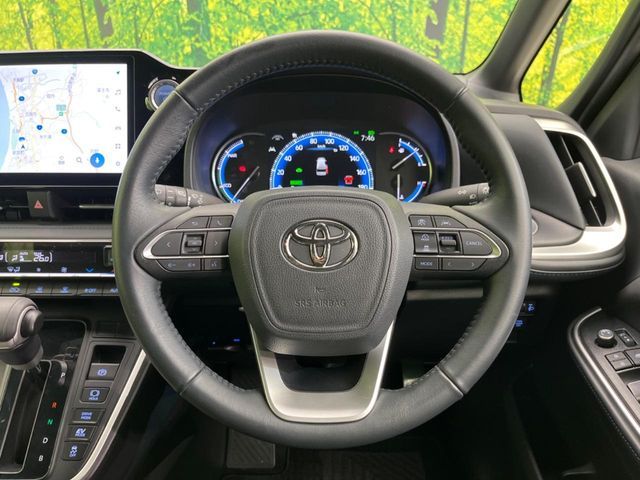 VOXY HYBRID