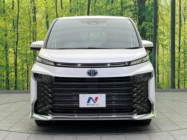 VOXY HYBRID