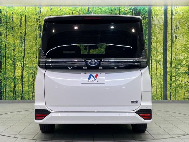 VOXY HYBRID