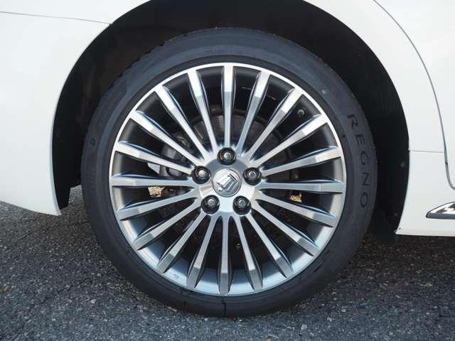 CROWN MAJESTA HYBRID 4WD