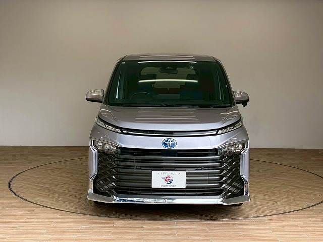 VOXY HYBRID