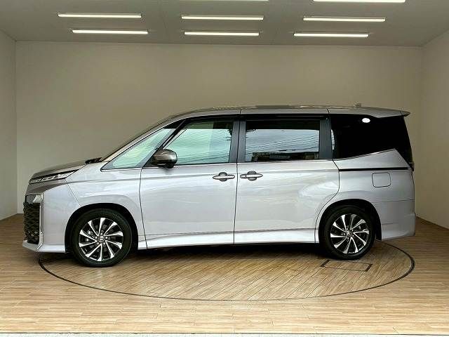 VOXY HYBRID