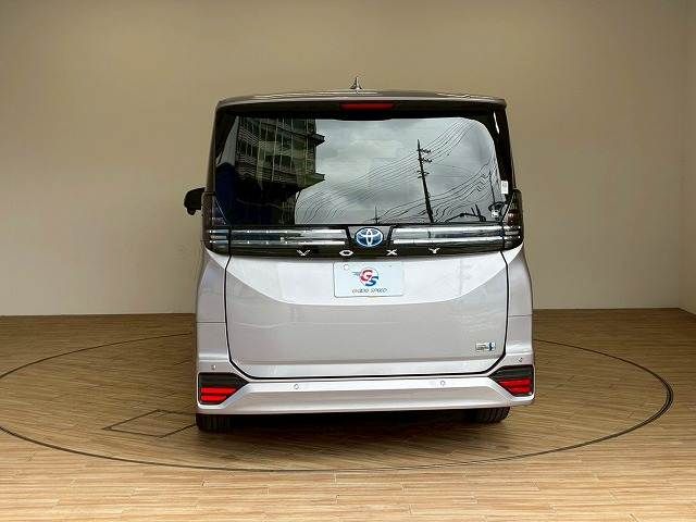 VOXY HYBRID