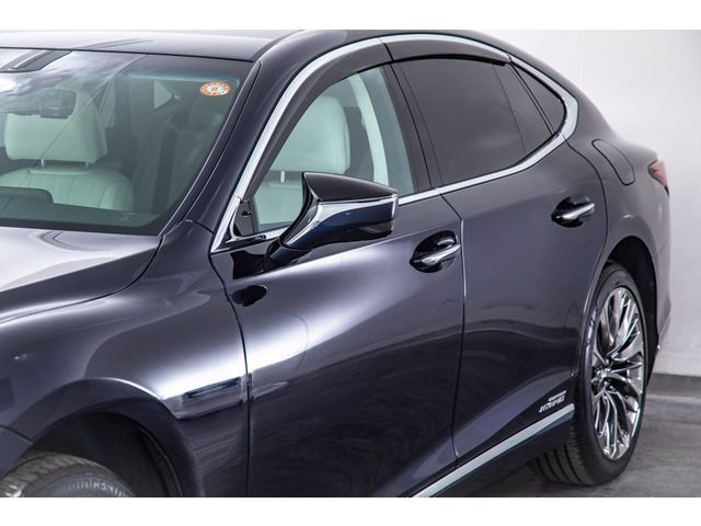 LEXUS LS500h 4WD