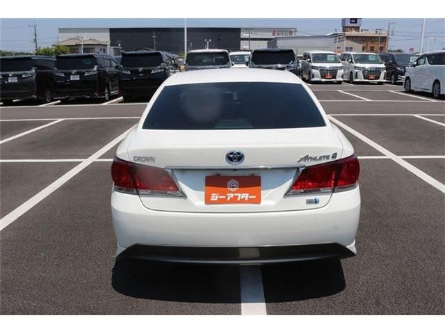 CROWN sedan hybrid