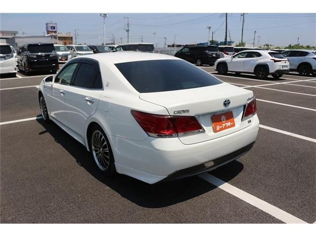 CROWN sedan hybrid