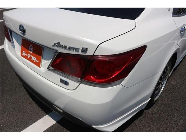 CROWN sedan hybrid