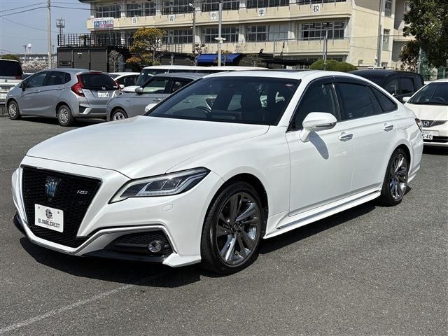 CROWN sedan hybrid