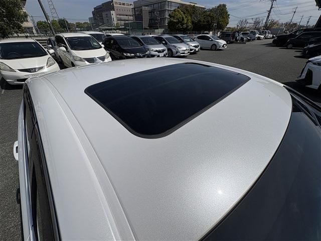 CROWN sedan hybrid