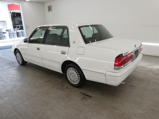 CROWN sedan