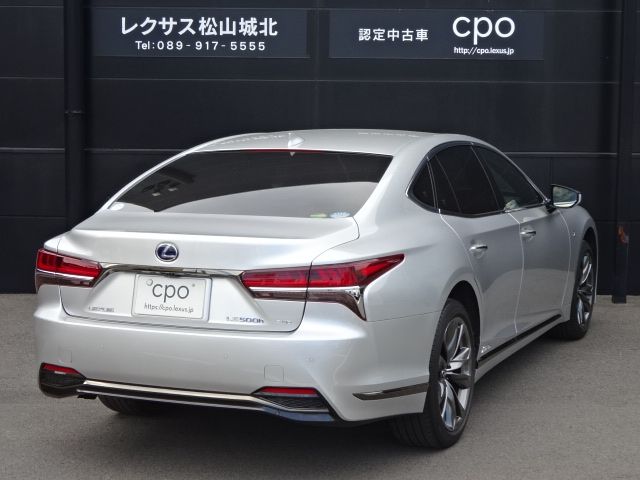 LEXUS LS500h 4WD