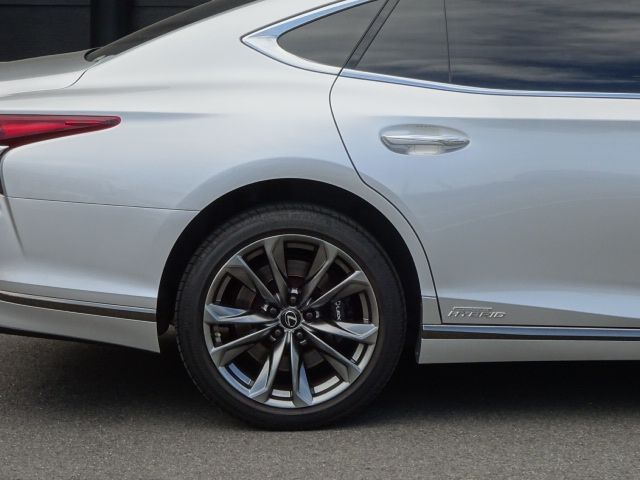 LEXUS LS500h 4WD