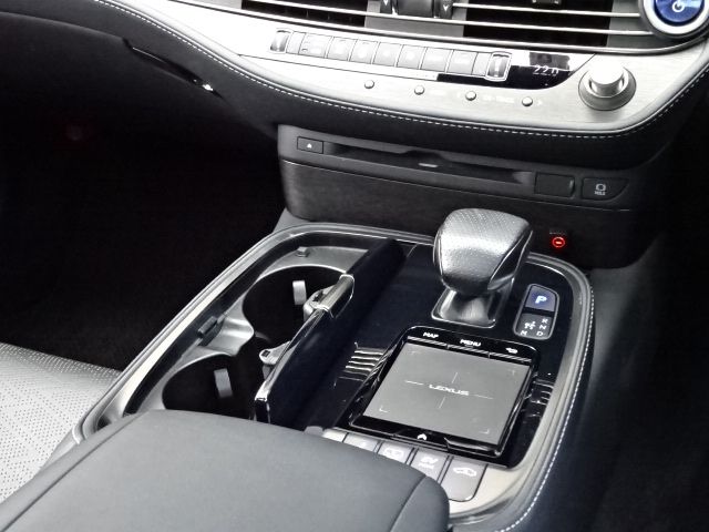 LEXUS LS500h 4WD