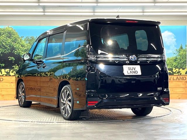 VOXY HYBRID