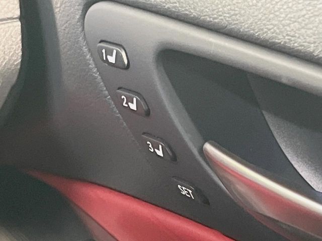 LEXUS IS300h