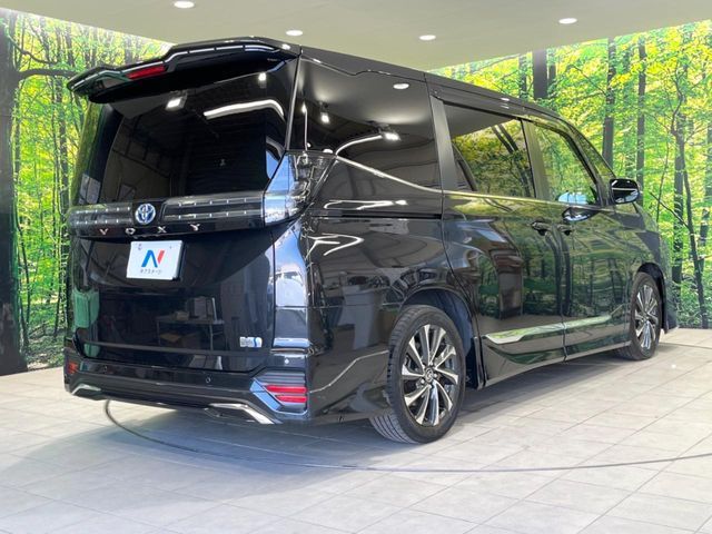 VOXY HYBRID