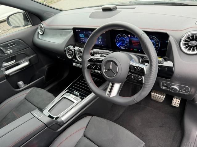 MERCEDES BENZ EQA