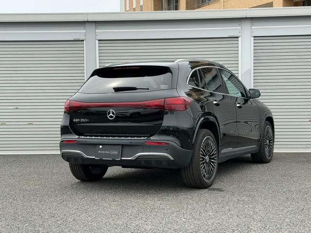 MERCEDES BENZ EQA