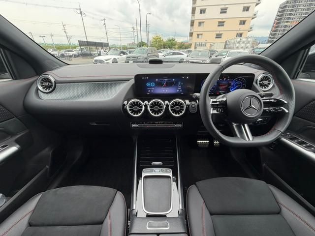 MERCEDES BENZ EQA