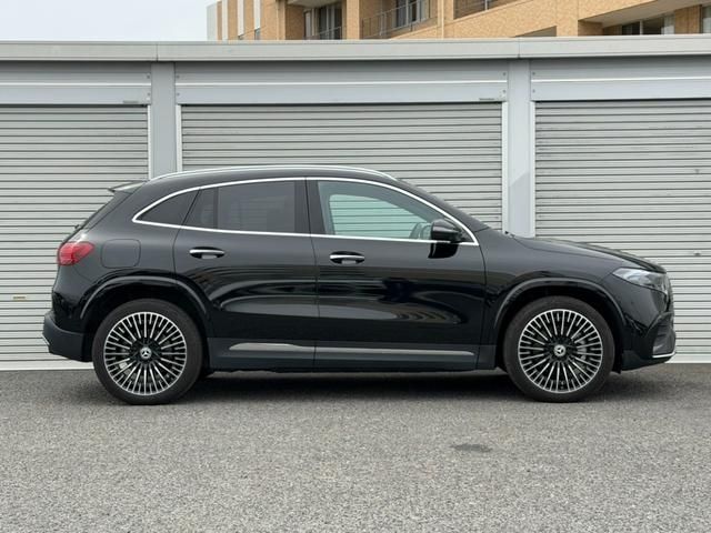 MERCEDES BENZ EQA