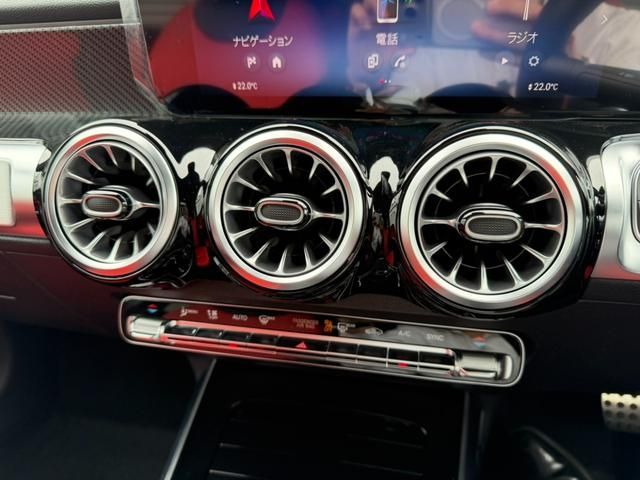 MERCEDES BENZ GLB