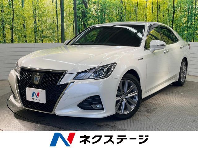 CROWN sedan hybrid