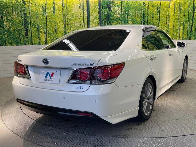 CROWN sedan hybrid