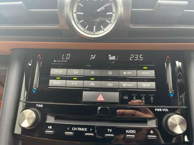 LEXUS IS300h