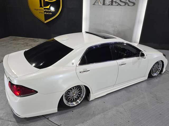 CROWN sedan