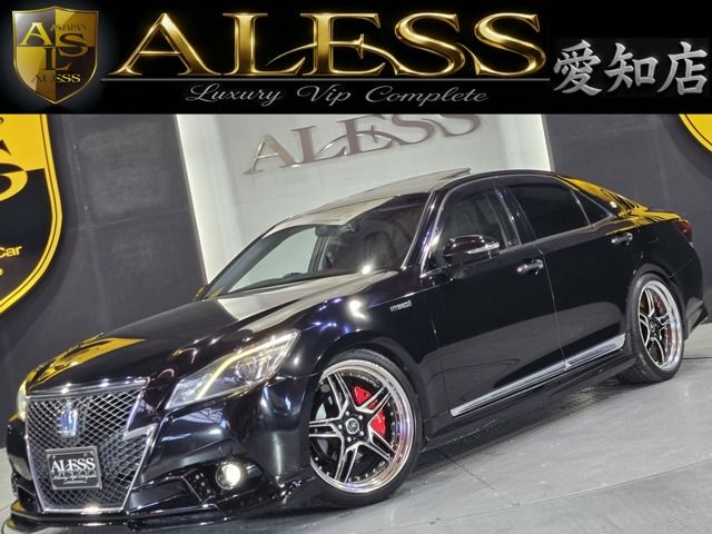 CROWN sedan hybrid