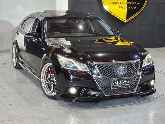 CROWN sedan hybrid