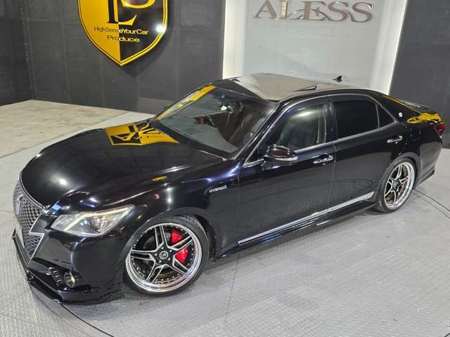 CROWN sedan hybrid