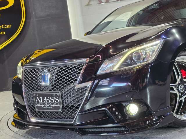 CROWN sedan hybrid