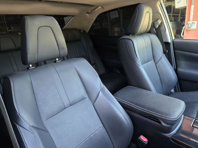 CROWN sedan hybrid