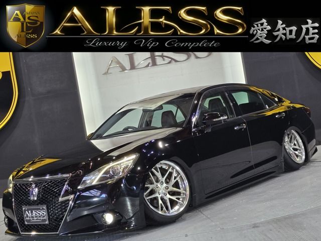 CROWN sedan hybrid