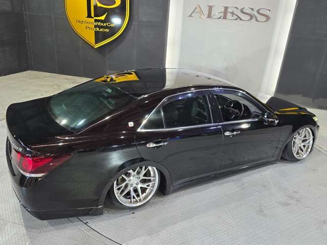 CROWN sedan hybrid