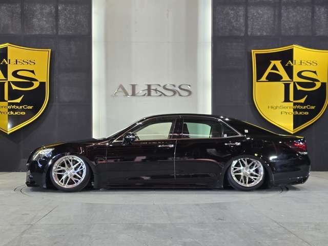 CROWN sedan hybrid