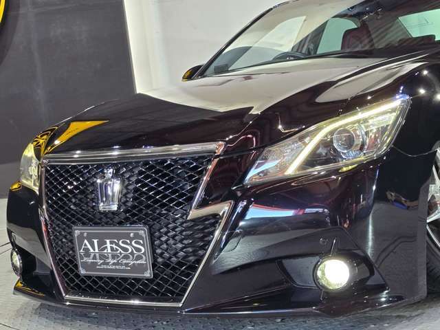 CROWN sedan hybrid
