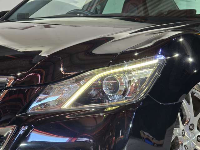 CROWN sedan hybrid